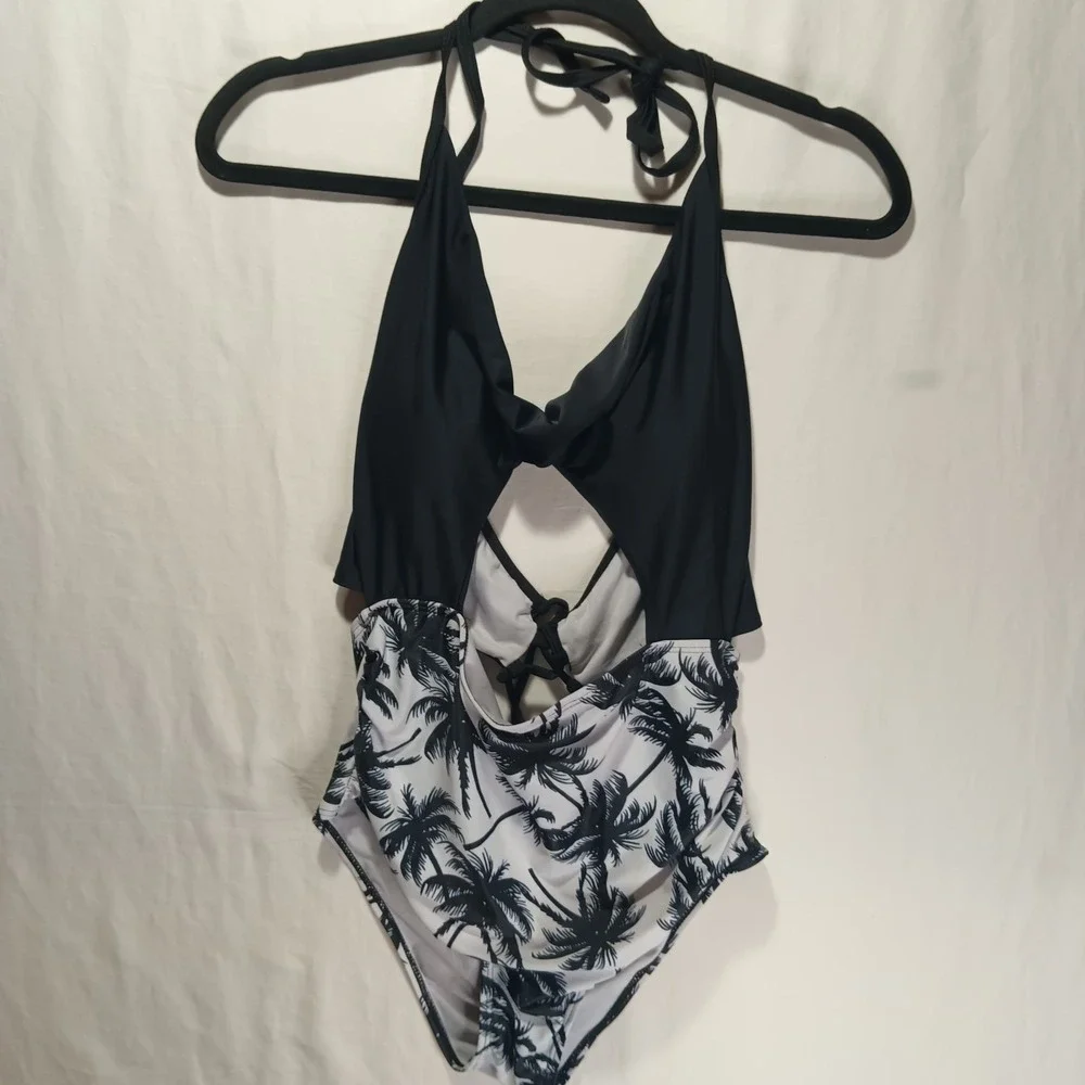 Beach sissi Womens One Piece Swimsuit Cut Out Front Lace Up‎ Back. Large